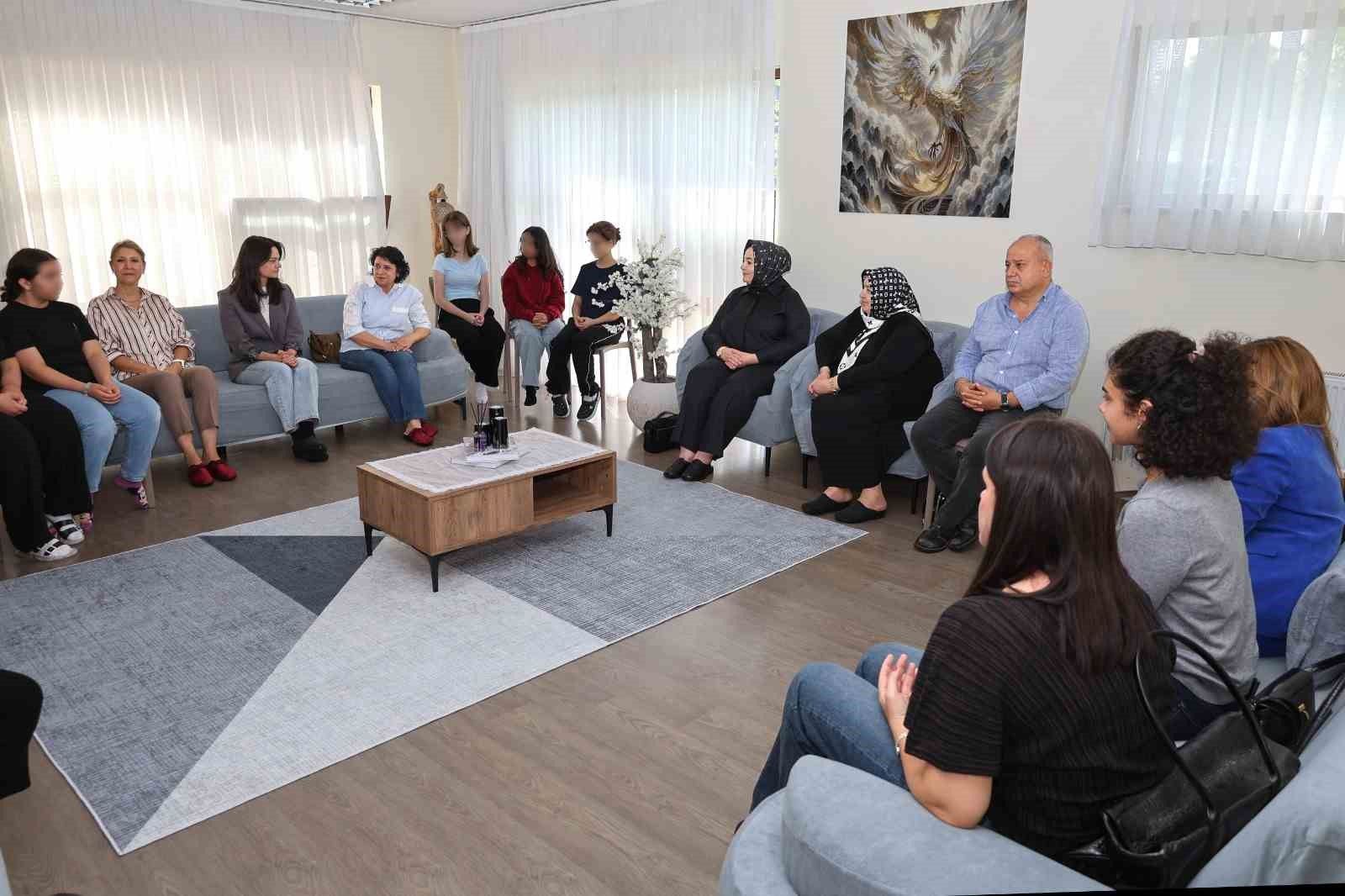Kız çocukları gelecek hayallerini kadın sanayicilerle paylaştı