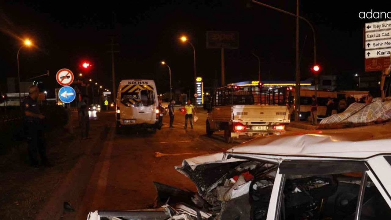 Adana’da otomobil işçi servisine arkadan çarptı: 6 yaralı