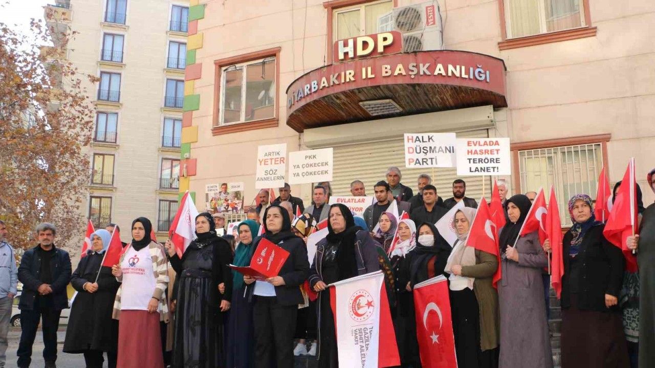 Şehit ve gazi yakınları ile evlat nöbetindeki ailelerden PKK ve HDP’ye gözdağı