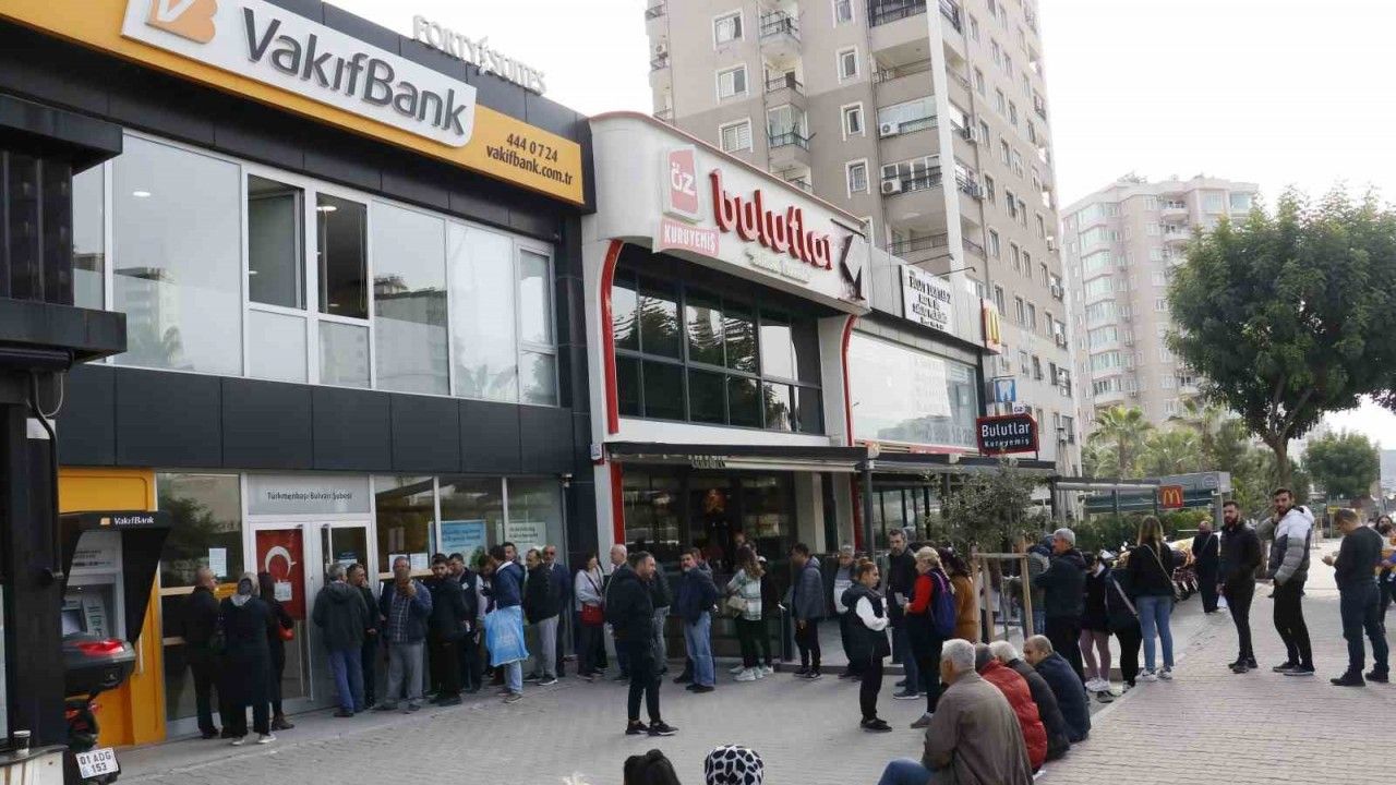 Adana'dan memleket manzaraları: Deprem kredisi kuyruğu