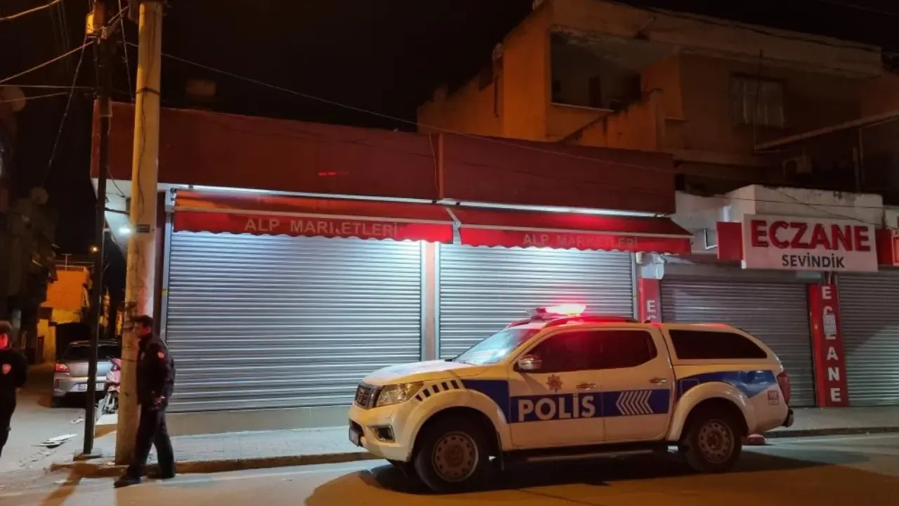 Silahlar konuştu! Adana'da seyyar ekmek satma kavgası: 1 ölü, 1 yaralı