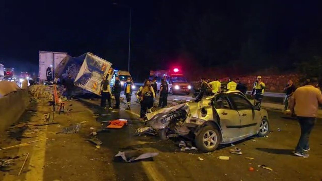 Adana’da 13 araç birbirine girdi: Ölü ve yaralılar var