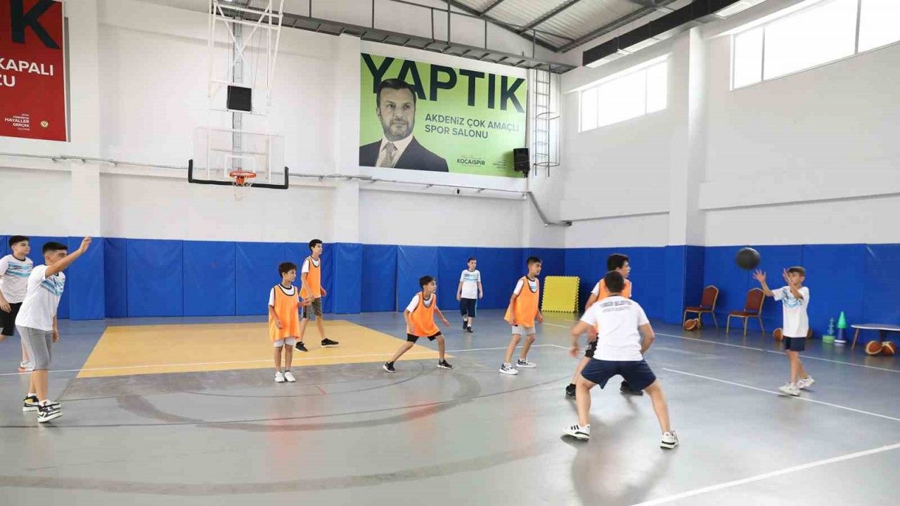 Adana Yüreğir yaz spor okulları 9 bin 200 çocuğa eğitim veriyor