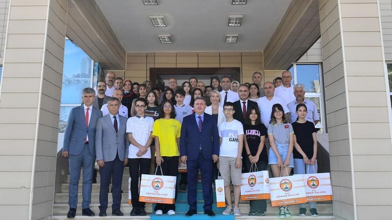 LGS’de 500 tam puan alan öğrenciler Vali Elban ile buluştu
