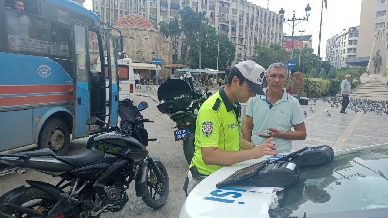 Polis, klima yerine kapı açarak yolcu taşıyan dolmuşlara cezai işlem uyguladı