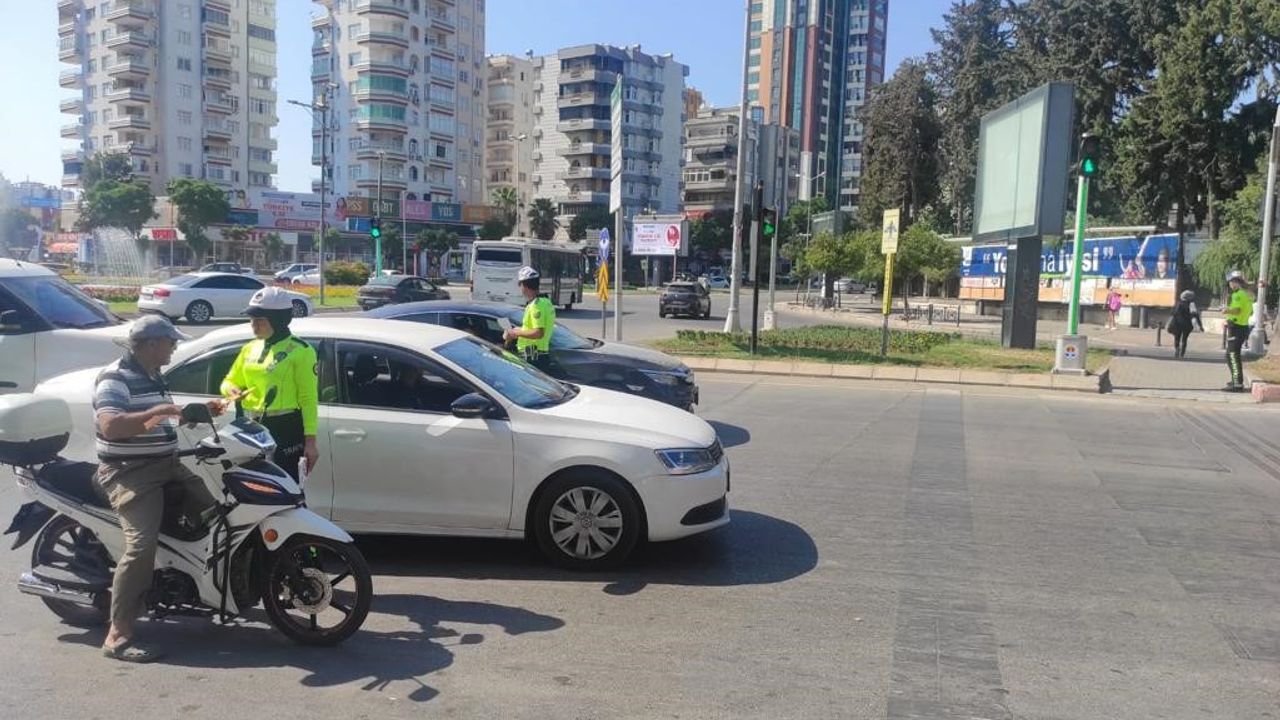 Adana’da trafik ekiplerinden "yaya" uyarası