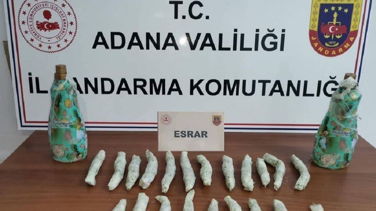 Adana Ceyhan'da deterjan kutusundan 20 paket esrar çıktı