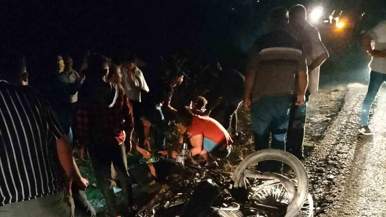 Adana’da 2 motosiklet sürücüsü zoru başardı: Çarpıştılar, 3 yaralı