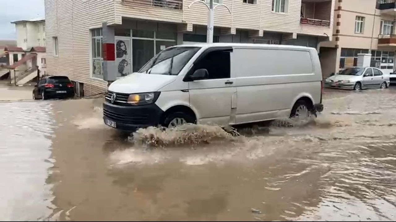 Adana’da yağmur sele neden oldu