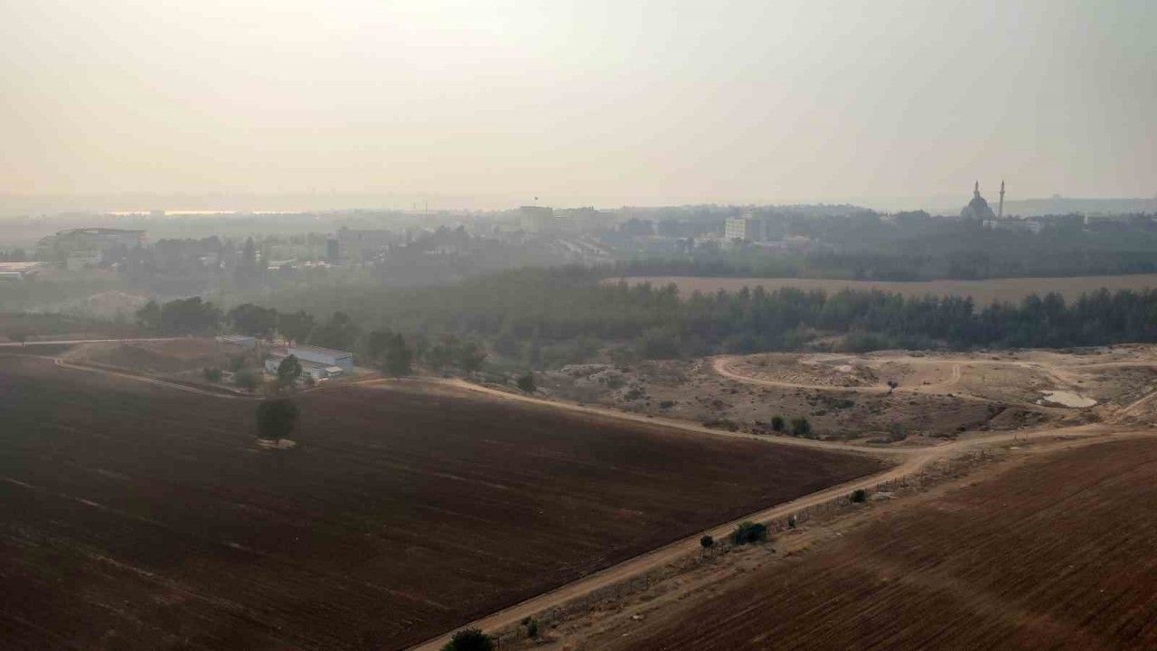 Bilinçsiz çiftçinin yaktığı anız, Adana’yı boğuyor