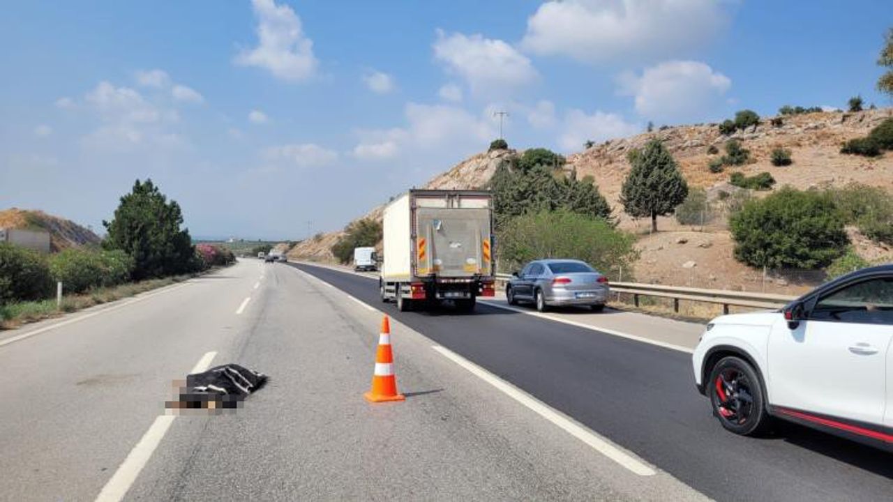 Adana'da yaşlı kadın otoyola girdi, aracın çarpmasıyla hayatını kaybetti!