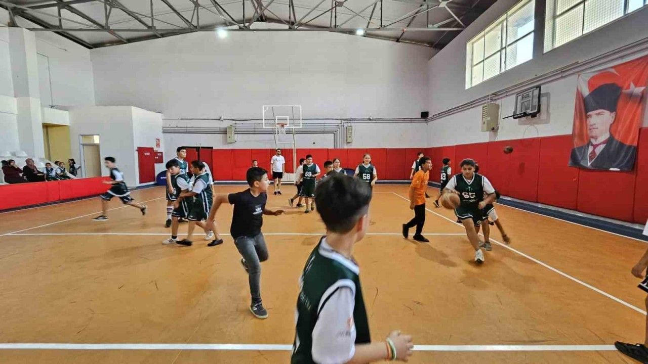 Sinan Güler ve Muratcan Güler’den Adana’daki öğrencilere basketbol kursu