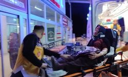 Adana'da kardeşinin cenazesine giden aile kaza yaptı: 1'i ağır 3 yaralı