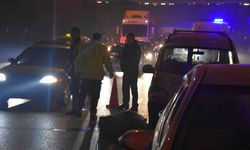Adana'da yoldan karşıya geçmek isteyen 2 kadına otomobil çarptı! 1 ölü 1 yaralı