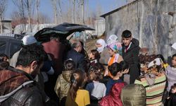 Başkan Turan’dan çocuklara bot ve mont desteği