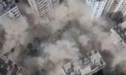 Adana'da depremde ağır hasar alan Ezgi Apartmanı yıkıldı