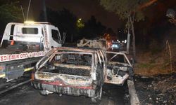 Adana’da otomobil alev alev yandı