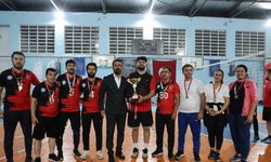 Öğretmenler voleybol turnuvasında kıyasıya mücadele etti