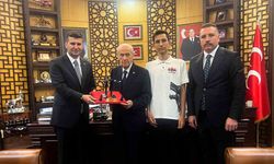 ABD yolundaki ‘TÜRKHAN’ MHP Lideri Bahçeli’ye hediye edildi