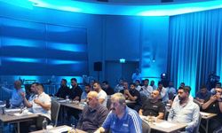 Adana Demirsporlu taraftarlardan "Yaşasın Demirspor" kampanyası