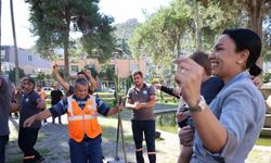 Sokakları tertemiz yaptılar, prim alınca davul zurnayla teşekkür ettiler