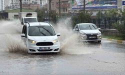 Adana'da yollar göle döndü