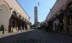 Tarihi Büyük Saat Kulesi'nin bulunduğu cadde trafiğe kapatıldı