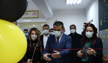 Siirt Valisi Hacıbektaşoğlu, kütüphane açılışını gerçekleştirdi