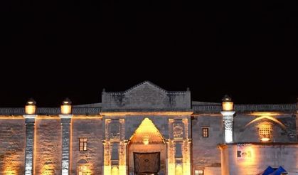 Tarihi Ulu Cami ışıklandırma çalışmaları ile ihtişamlı bir görünüm kazanıyor