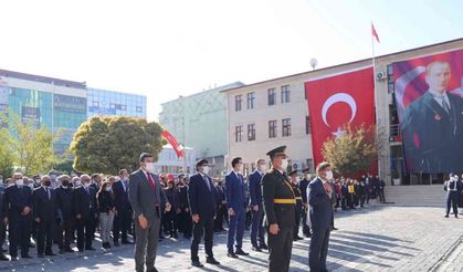 Iğdır’da 29 Ekim Cumhuriyet Bayramı çelenk sunma töreni düzenlendi