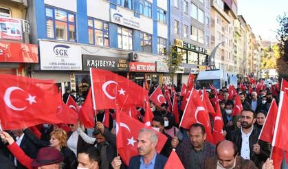 İYİ Partili Türkkan Hakkari’de protesto edildi