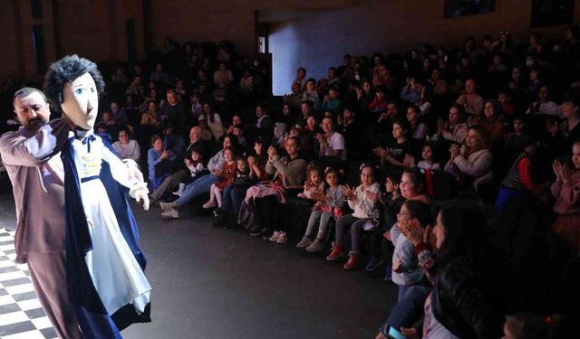 Antalya’da çocuklar tiyatro dolu bir tatil geçiriyor