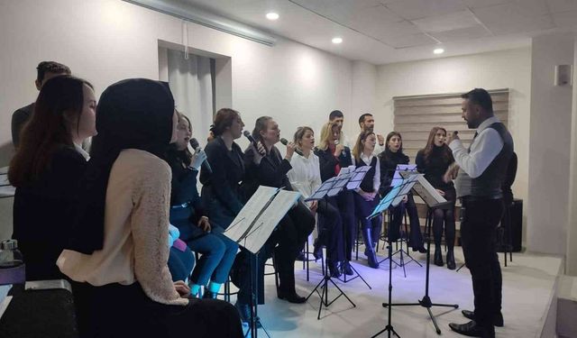 Erzurum’da ’Şarkılar bizi söyler biz de şarkı söyleriz’ konseri beğeniyle izlendi