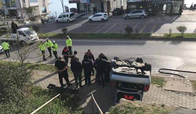 Sinop’ta otomobil takla attı: 1 yaralı