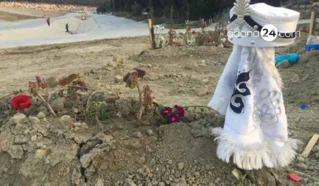 Adana'da depremde kaybedilen 418 kişinin mezar tahtaları Kabasakal Mezarlığı'nda yürek dağladı...