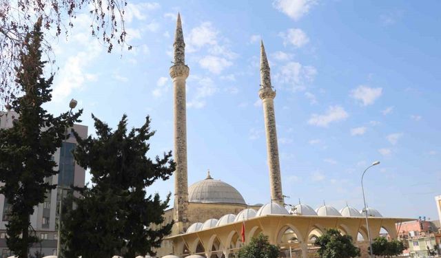 Adana’da Çifte Minare Camisi ibadete kapatıldı: Minareleri kontrollü yıkılacak...