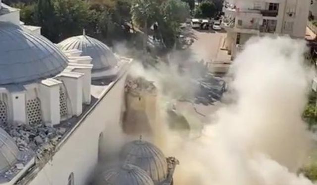 Depremde zarar gören minareler tek tek yıkıldı