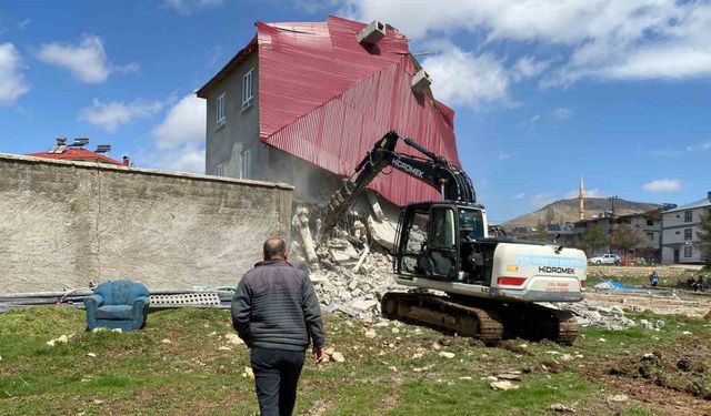 Depremde 1 kişinin öldüğü, 2 binanın yıkıldığı Tufanbeyli’de 79 bina hasarlı çıktı