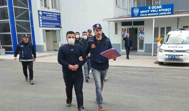 Göçmen kaçakçısı 3 şüpheli yakalandı: 23 kaçak göçmeni yolda görüp almışlar