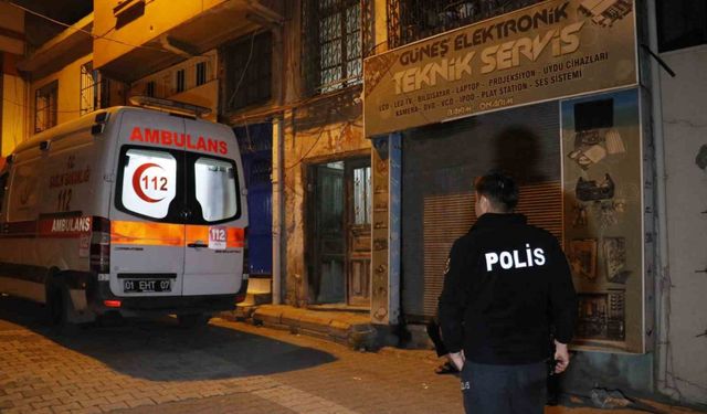 Kötü kokular gelen eve giren polis bir kişiyi ölü olarak buldu