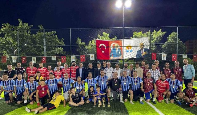 Adana Büyükşehir Belediyesi Cumhuriyet Futbol Turnuvası sona verdi