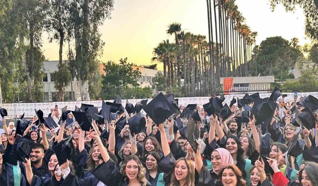 Başkent Üniversitesi Adana Sağlık Meslek Yüksek Okulu’nda mezuniyet heyecanı