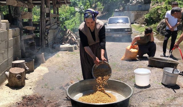 Köylülerin kışlık bulgur mesaisinde kazanlar kaynamaya başladı