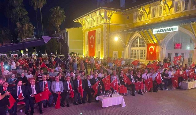 Adana’da ’Demokrasi ve Birlik Günü’ nöbeti tutuldu