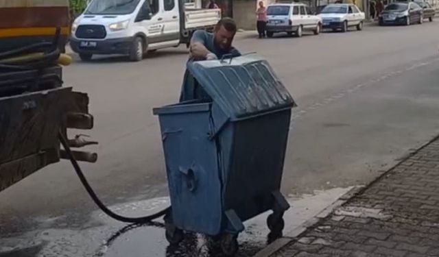 Kozan’da konteynerler bayram sonrası temizleniyor