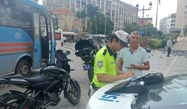 Polis, klima yerine kapı açarak yolcu taşıyan dolmuşlara cezai işlem uyguladı