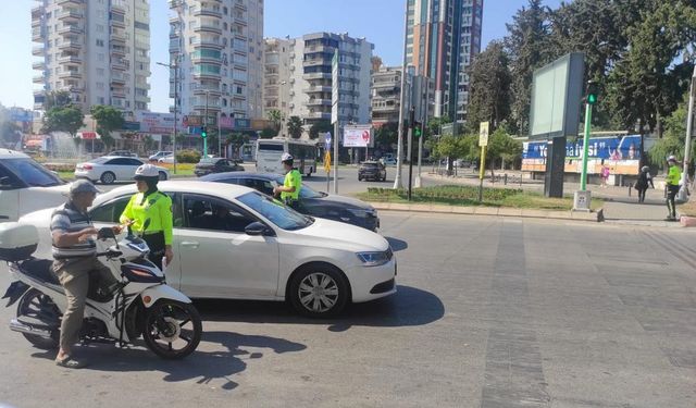 Adana’da trafik ekiplerinden "yaya" uyarası