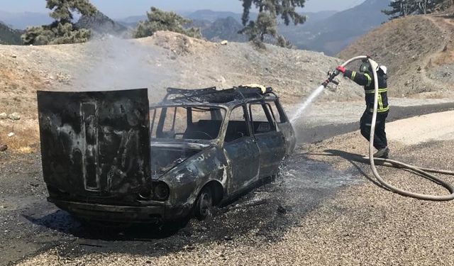 Otomobil yanarak kullanılmaz hale geldi