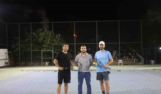 Tenis turnuvası Selçuk Kılıç kazandı.