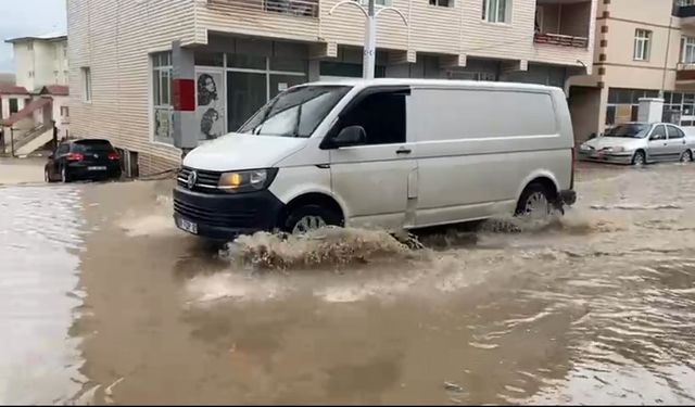 Adana’da yağmur sele neden oldu